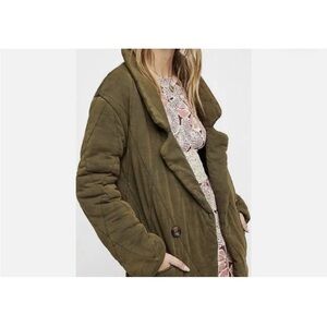 Free People Tawny pillow puffer jacket blazer
Size XS